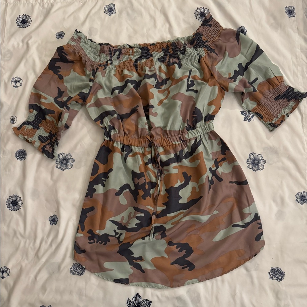 Women’s Curvy Girl Ashley Stuart Camouflage Dress with Elastic Collar and Waist.